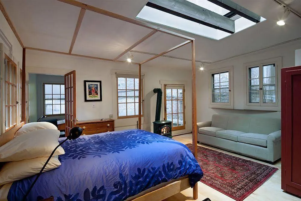 The Canal Park Inn New York Bed & Breakfast